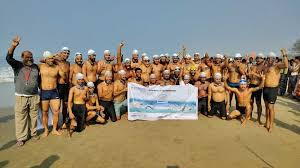 টেকনাফ থেকে বাংলা চ্যানেল পাড়ি দিলেন ৩৫ সাঁতারু